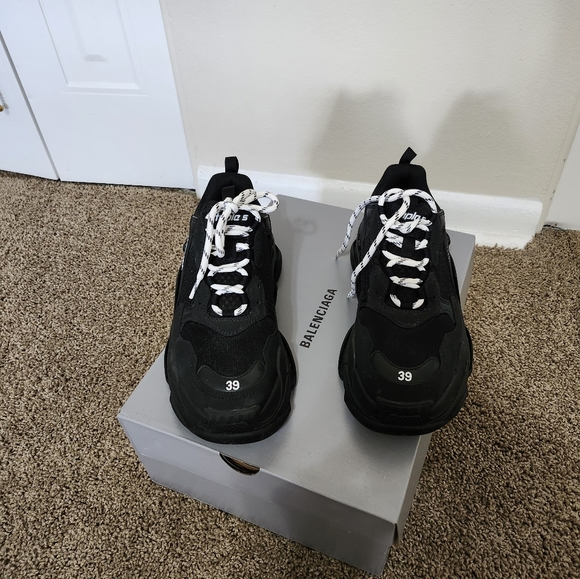 Balenciaga Triple S Sneaker - Picture 1 of 3